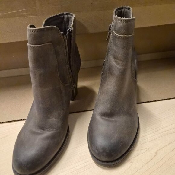 Clarks Verona Step Fashion Ankle Boots - Picture 5 of 7